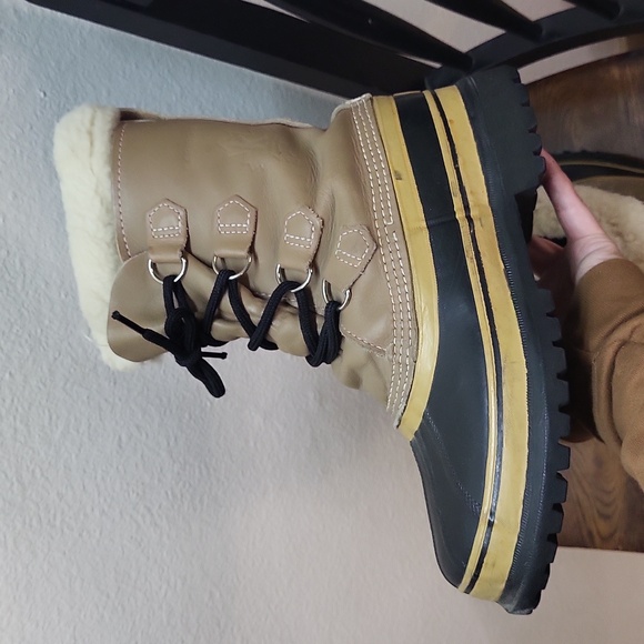 Sorel Caribou Waterproof Felt Lined Snow Boots - Picture 10 of 11